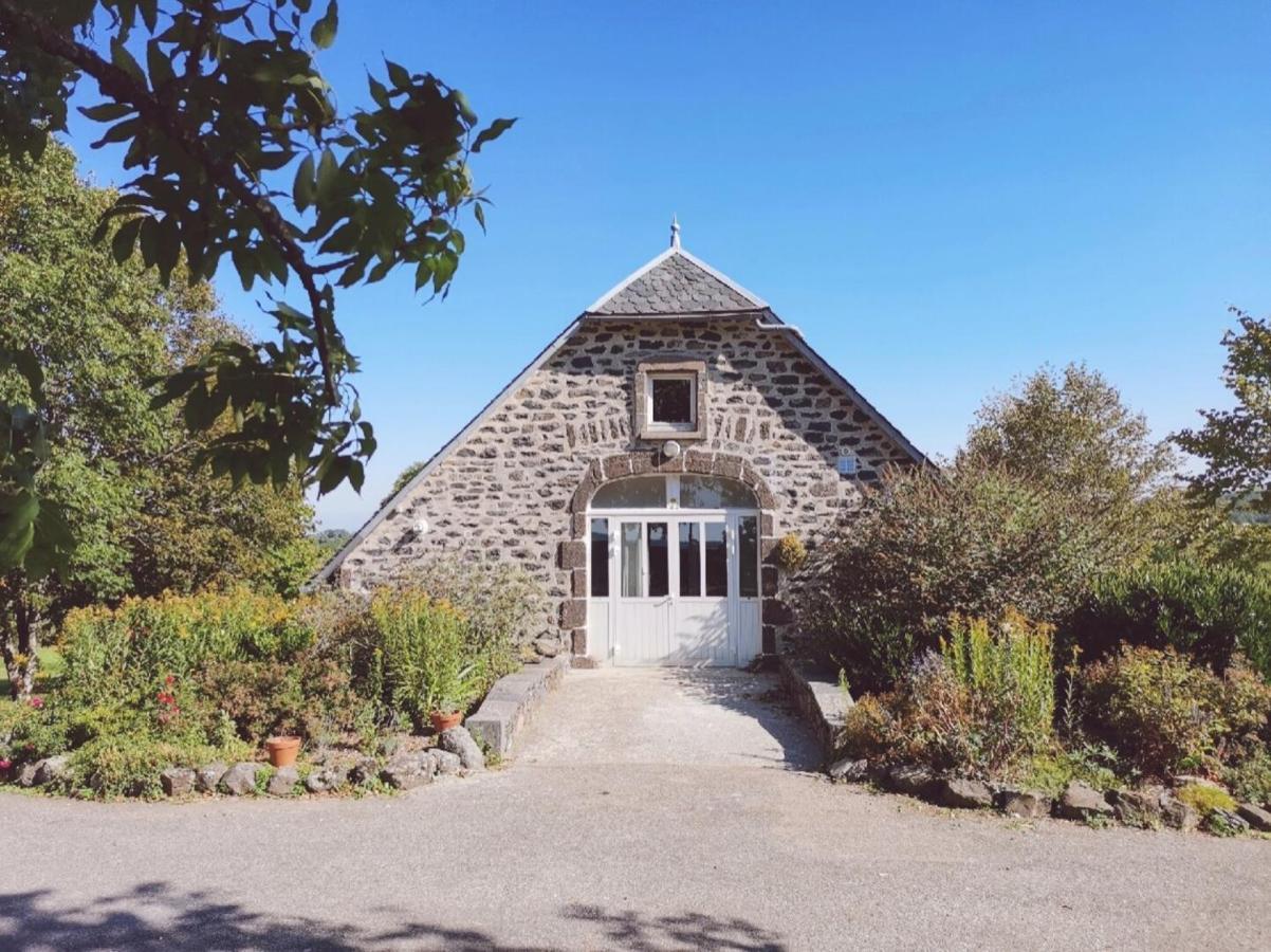 Maison d'Hôtes La Grange Salers Extérieur photo