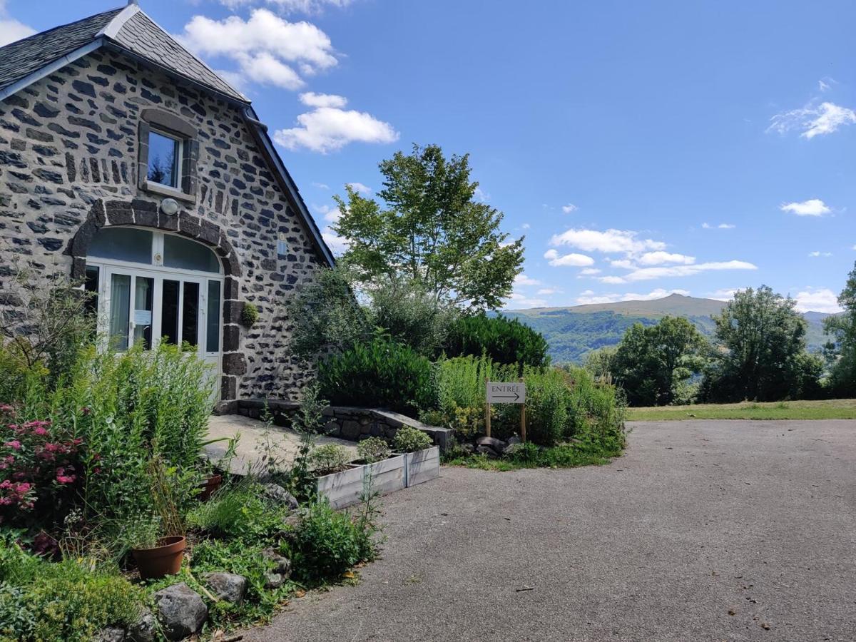 Maison d'Hôtes La Grange Salers Extérieur photo